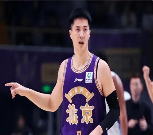 北控29分惨败，张庆鹏赛后批评队员，球迷：为啥输球全是球员责任