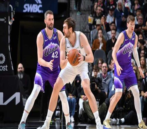 文班33+10+7三分赛季新高马刺轻取爵士达成30胜西部第二