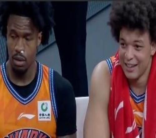 下半场发威！上海男篮8667大胜北京男篮