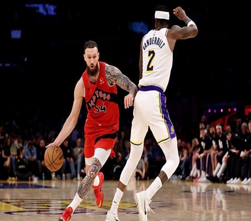 惨败湖人中为数不多的亮点，猛龙内线大将的得分能力确实相当不错