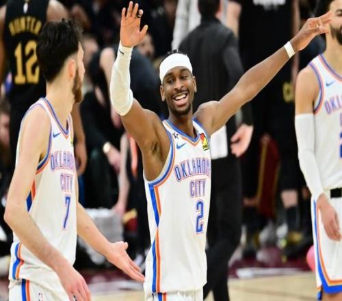 32分惨案！卫冕冠军火力全开：飙23记三分，亚历山大完爆米切尔