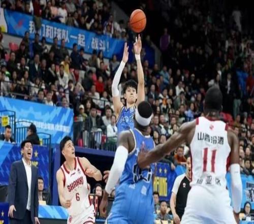 CBA曾凡博腰部旧伤复发归期待定