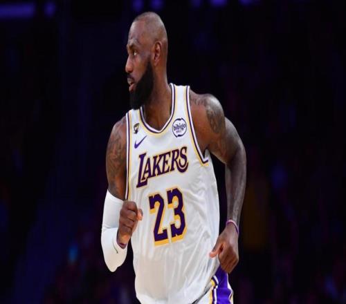 库里大腿：詹姆斯从不干预湖人管理层！