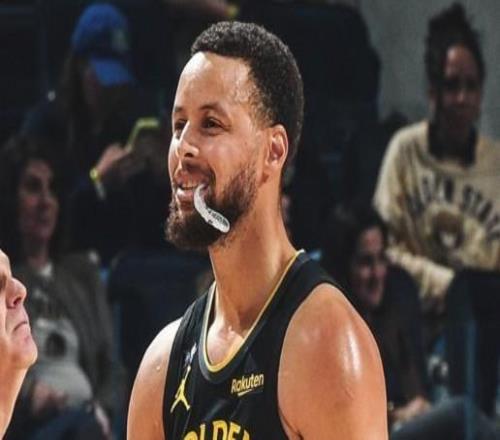 专注串联，库里13中6得19分11助3板，三分10中5正负值+3