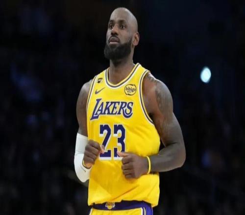 东契奇轰38+13+10！逆转掘金！老詹神迹断了！