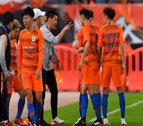 鲁能冬训补强就剩下一个悬念！中卫位置或迎来新大鱼，值得期待