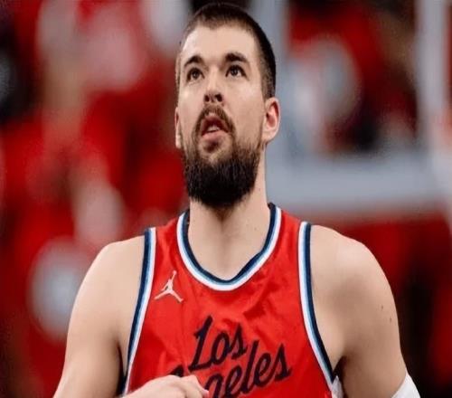 快船惨败公牛！柯林斯遮羞布，哈登疲惫，内线被爆，多人迷失！