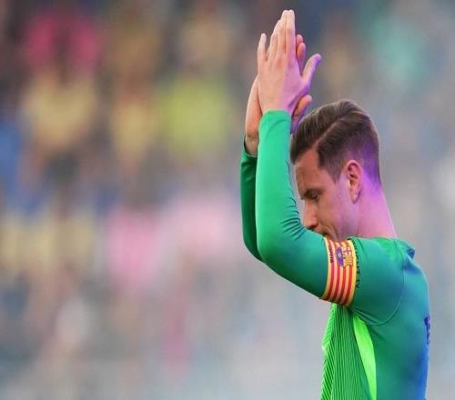 特狮社媒：祝巴萨本赛季一切顺利，希望能看到你们再一次捧杯