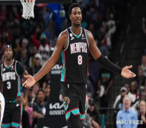 美媒支招勇士做5换1交易，可追19+6内线，出三替补+两首轮签