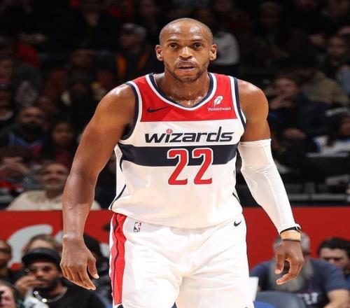 湖勇跃跃欲试记者：34岁前雄鹿冠军先锋米德尔顿有望被奇才买断