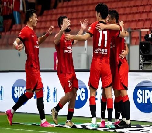 喜讯！上港中锋位置可能迎来一位黑马，球迷建议武磊踢这个位置