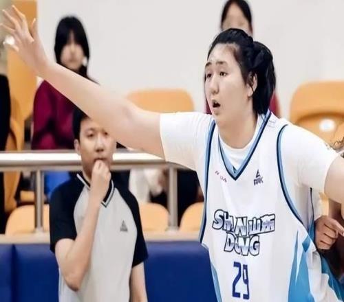 山东女篮大胜陕西张子宇8分钟砍19分，侯冰的用人思绪要改变了