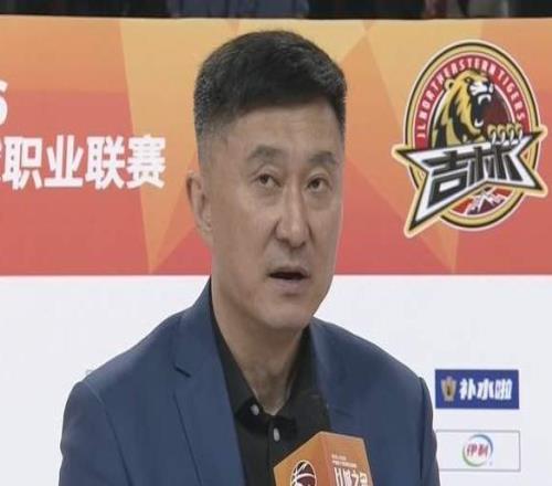 广东21分大胜！强援怒砍42分7板8助，杜锋却难高兴起来，有人伤退