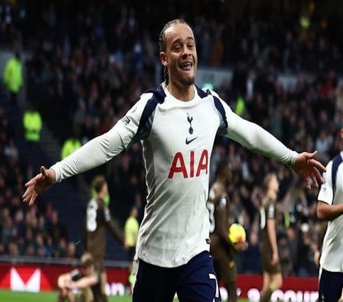 哈维西蒙斯：能理解球迷的心情，我们仍保持团结并支持教练