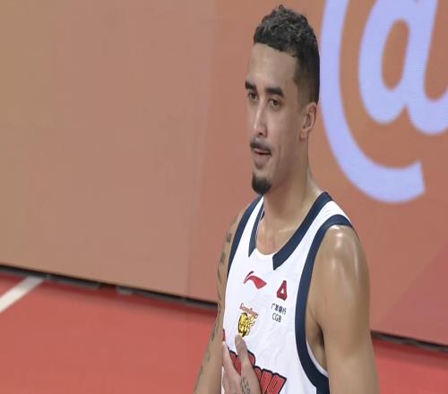 21分胜吉林！奎因打爽了徐杰复活了，有2件事却让杜锋高兴不起来