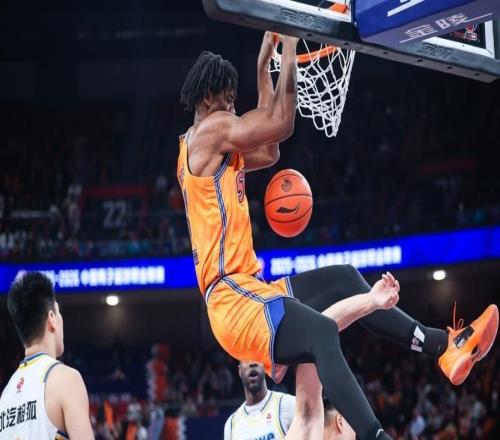 【动力争】团队篮球显威，上海男篮主场胜北京