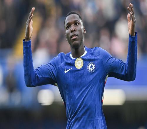 一日英超动向：红蓝双军取胜两中场发挥出色，曼联跟队长续约