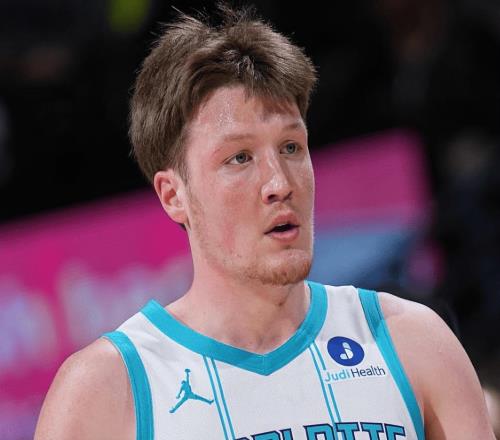 30分+32分+33分！联盟第3！克神刷爆NBA纪录，最佳新秀又有悬念了