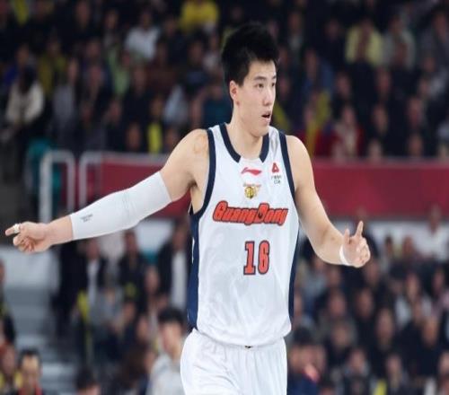 虚惊一场！广东国手焦泊乔崴脚被搀扶退赛无大碍出席发布会