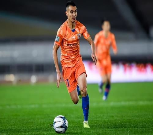 刘彬彬在鲁能冬训要加把劲，避免成为离队热门，球迷希望他留下