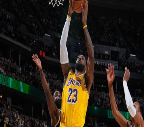 詹姆斯200岁还能扣太离谱！本人回应朋友称赞：6个笑哭了表情