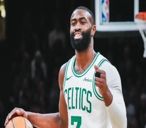 布朗30+10+5落选秀5记三分，西亚卡姆空砍32分，绿军复仇步行者