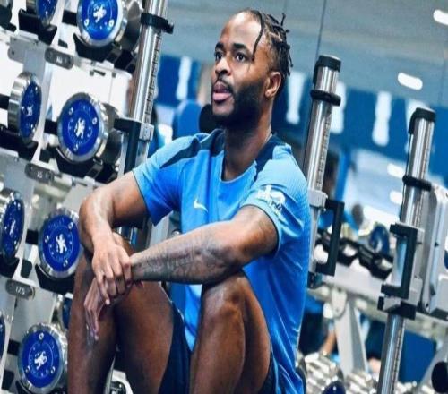 记者：富勒姆和水晶宫都询问了斯特林的情况，那不勒斯也有意