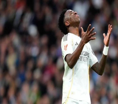 记者谈维尼修斯被嘘：毫不理解，巴西最差社区球队也不会这样