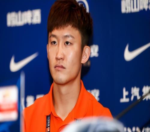 武汉三镇右后卫位置需要补强，球迷建议引进鲁能王彤，值得期待