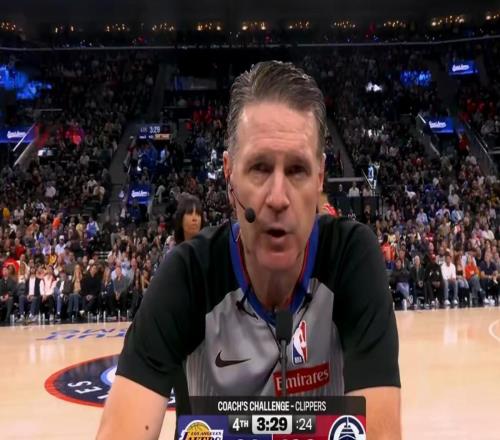 撑杆跳没哨，锁喉不犯规！四大黑哨助力湖人还输球，难怪詹皇急眼