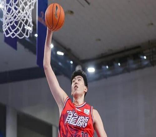给机会就爆！徐昕轰24分14板统治加时赛，低位蜕变，杜锋真不会用