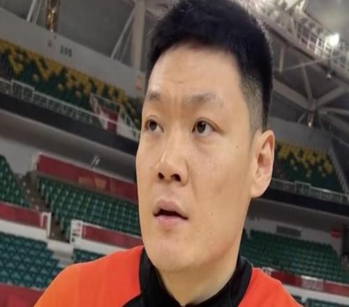 男篮阵容大换脸，锋线两将再受伤，战日本可带这两人提升锋线投射