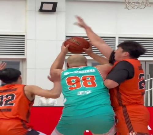 胖成球！广东旧将身材变化明显球迷调侃成奥尼尔