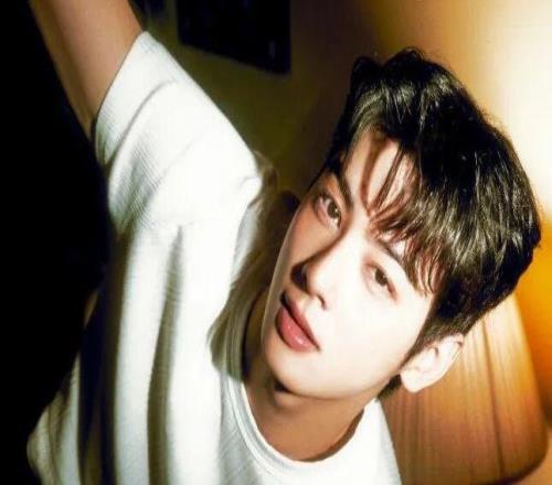 衢州队“登上”NBA金州勇士队主场大屏！向广大中国球迷致以新年问候界外球