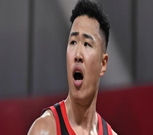 贺希宁“哑巴吃黄连”，球迷：裁判“和稀泥”