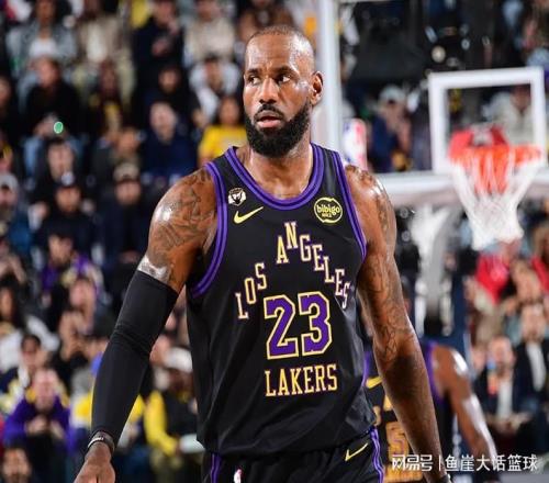 湖人两大败因出炉，老詹回应质疑！东契奇两人真该批，雷迪克不满