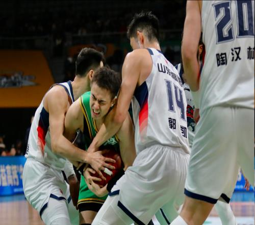 三分6中1！欺负高诗岩未遂，输球直接退场，球迷：一点格局都没有