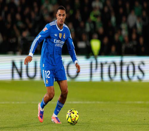 阿斯：阿韦洛亚对阿诺德深表信任，谈话意在表达支持而非离队通知_西甲直播