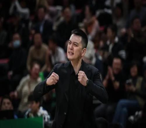 三连败！辽篮已到悬崖边三连冠掩盖核心问题杨鸣面临无米之炊