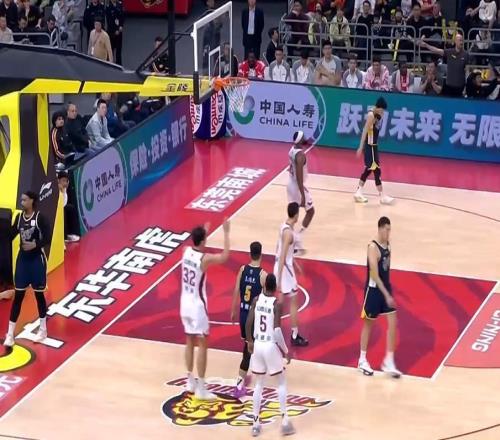 广东激战山西！王少杰爆发萨姆纳稳健输出徐杰打铁