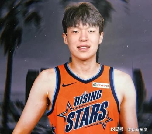 我擦！杨瀚森队内“失宠”，无球可打了