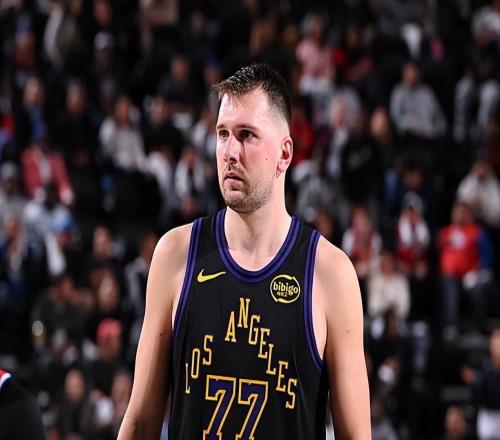 数据上无可挑剔，但湖人后场核心在场上的实际作用其实非常有限