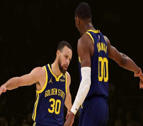 库里：我只看眼下不看未来库明加值得称赞希望他别缺席太久