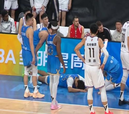 No！一复出就受伤啊，赵睿再次伤退，全是伤员，北京麻了