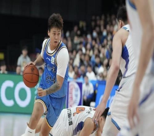 许利民：曾凡博和赵睿其实没有100%恢复，都在咬着牙坚持比赛