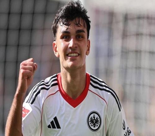 跟队：尤文密切关注詹乌尊，法兰克福对球员估价超7000万欧