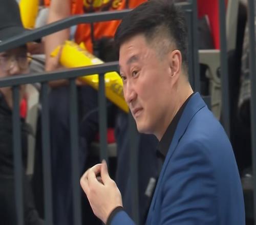 广东双杀山西！徐杰伤退王少杰被打出血，迪亚洛与观众爆发冲突