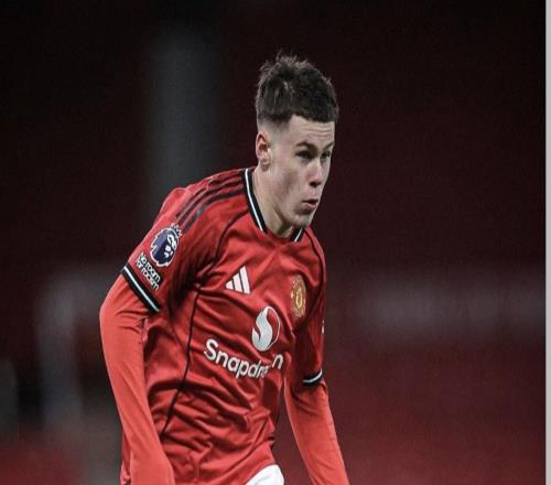 鲁尼晒儿子老特拉福德首秀照片：为你感到骄傲，凯