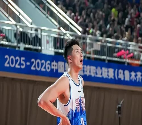 被格兰带队征服！明确末节阵容+盘活防守，冯傲吴冠希成最大赢家