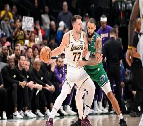 一边倒！湖人13分领先独行侠：东契奇轰17分7助，詹姆斯做嫁衣